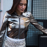 Campera Crop Metal de simil cuero