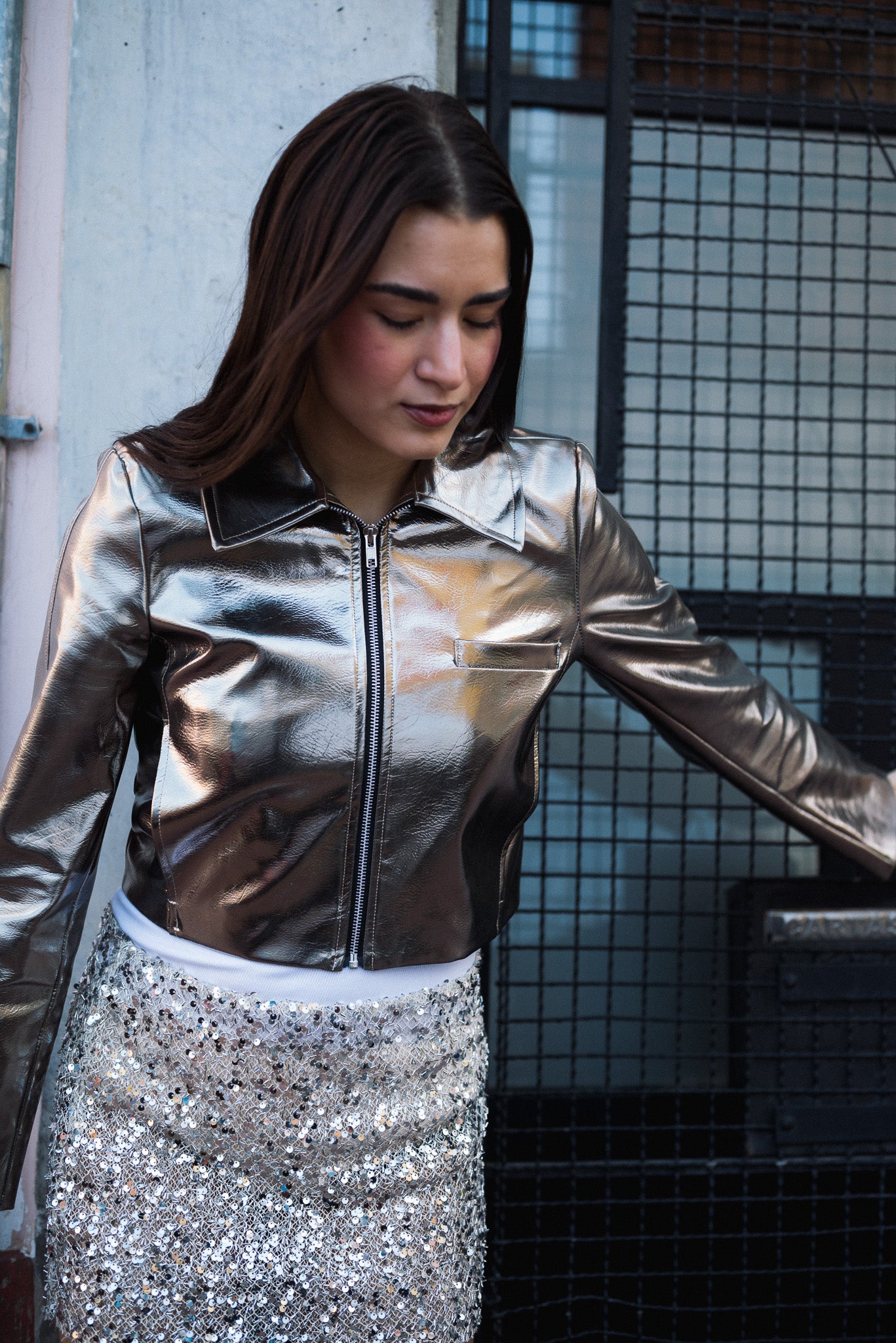 Campera Crop Metal de simil cuero