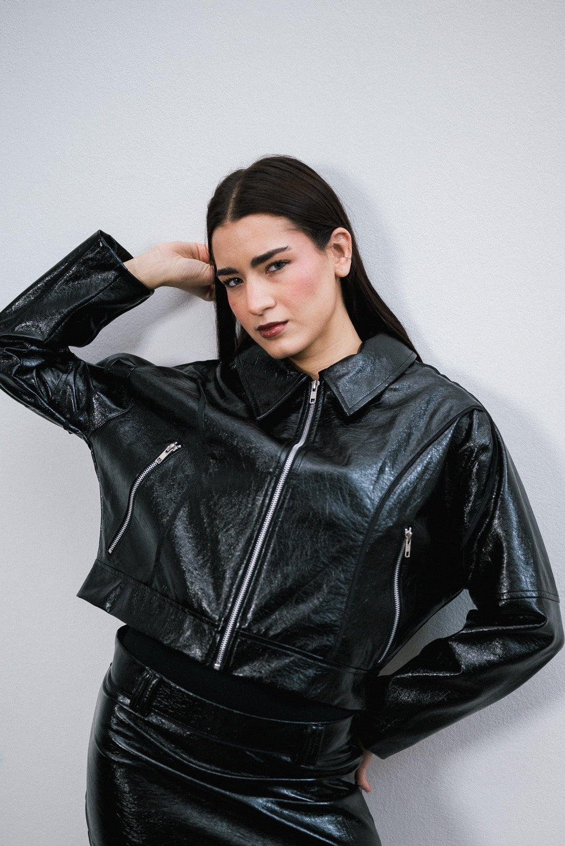 Campera Over Black de simil cuero