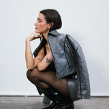 Campera Over Grafito de simil cuero