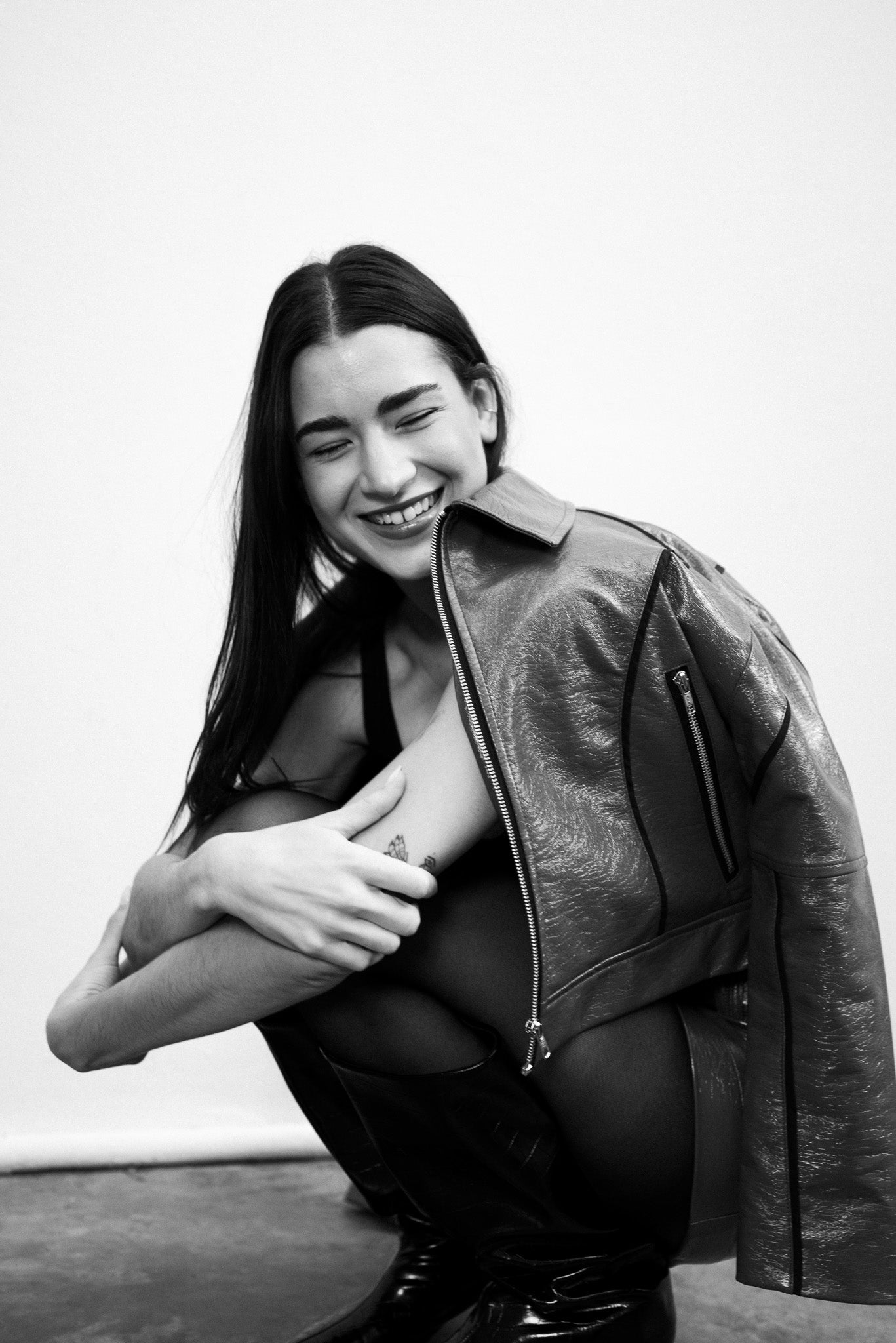 Campera Over Grafito de simil cuero