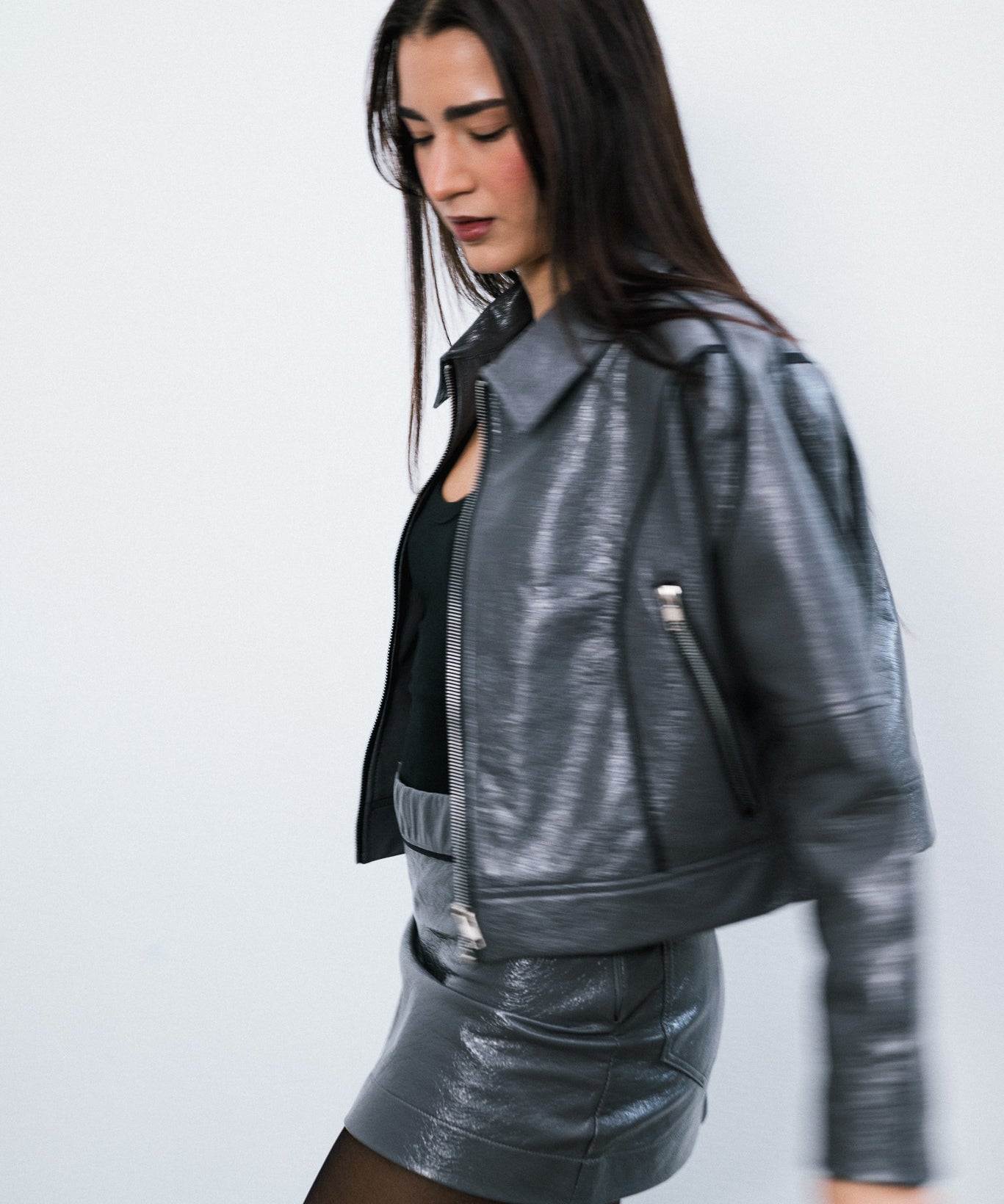 Campera Over Grafito de simil cuero