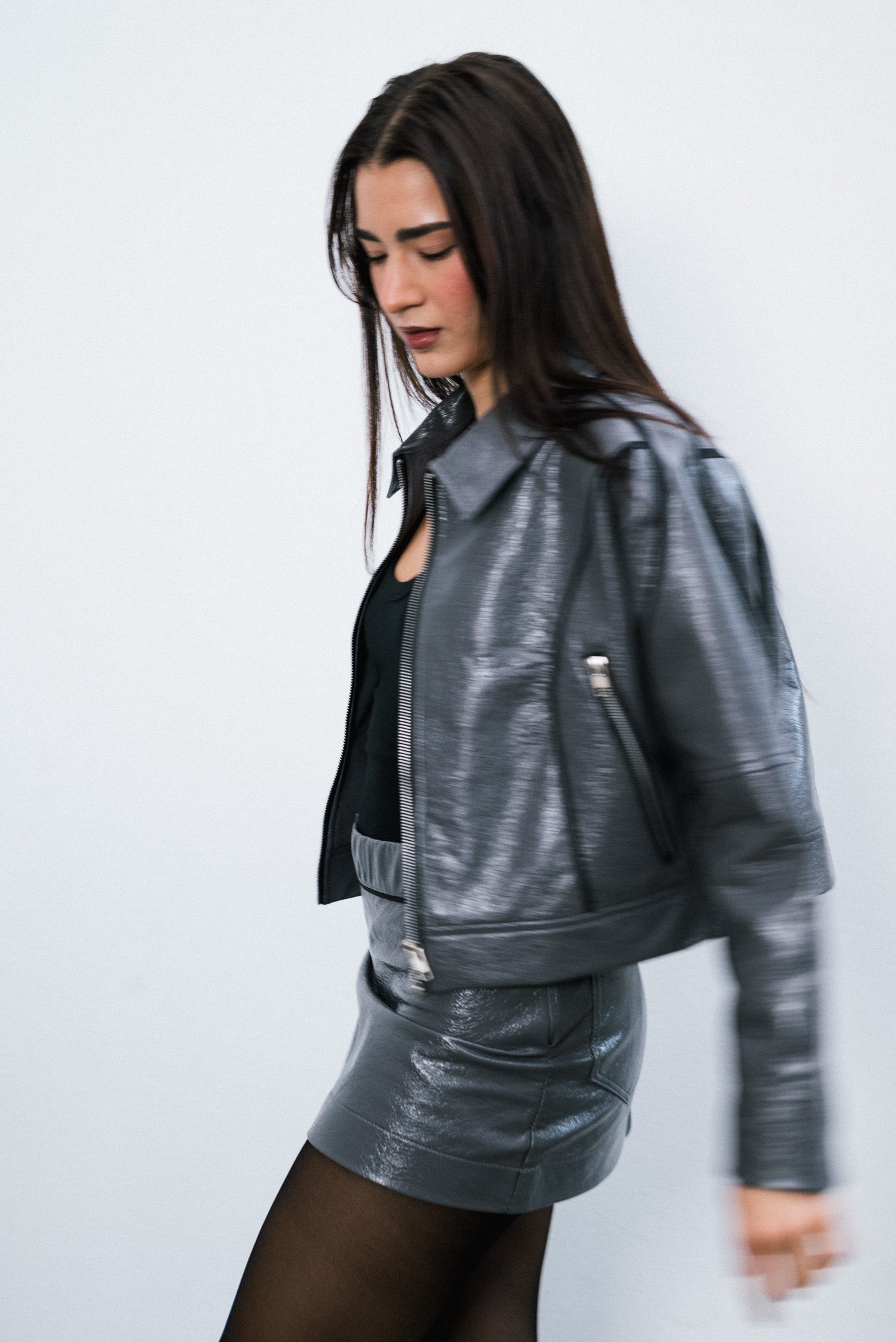 Campera Over Grafito de simil cuero