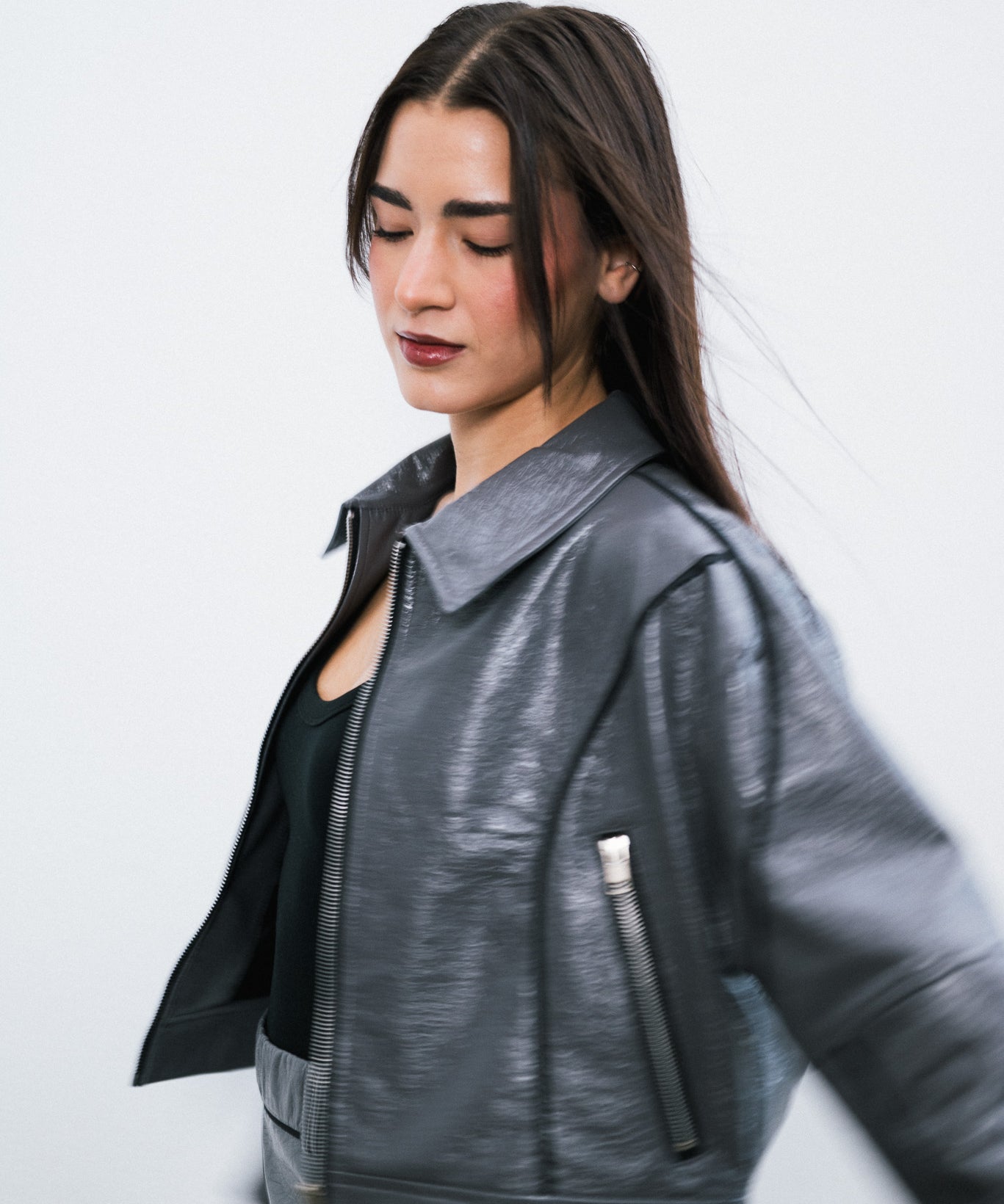 Campera Over Grafito de simil cuero
