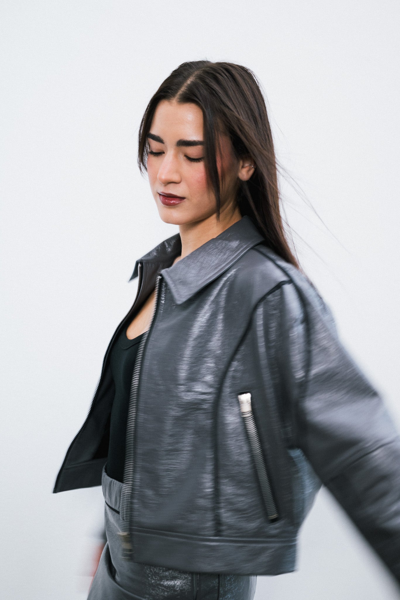 Campera Over Grafito de simil cuero