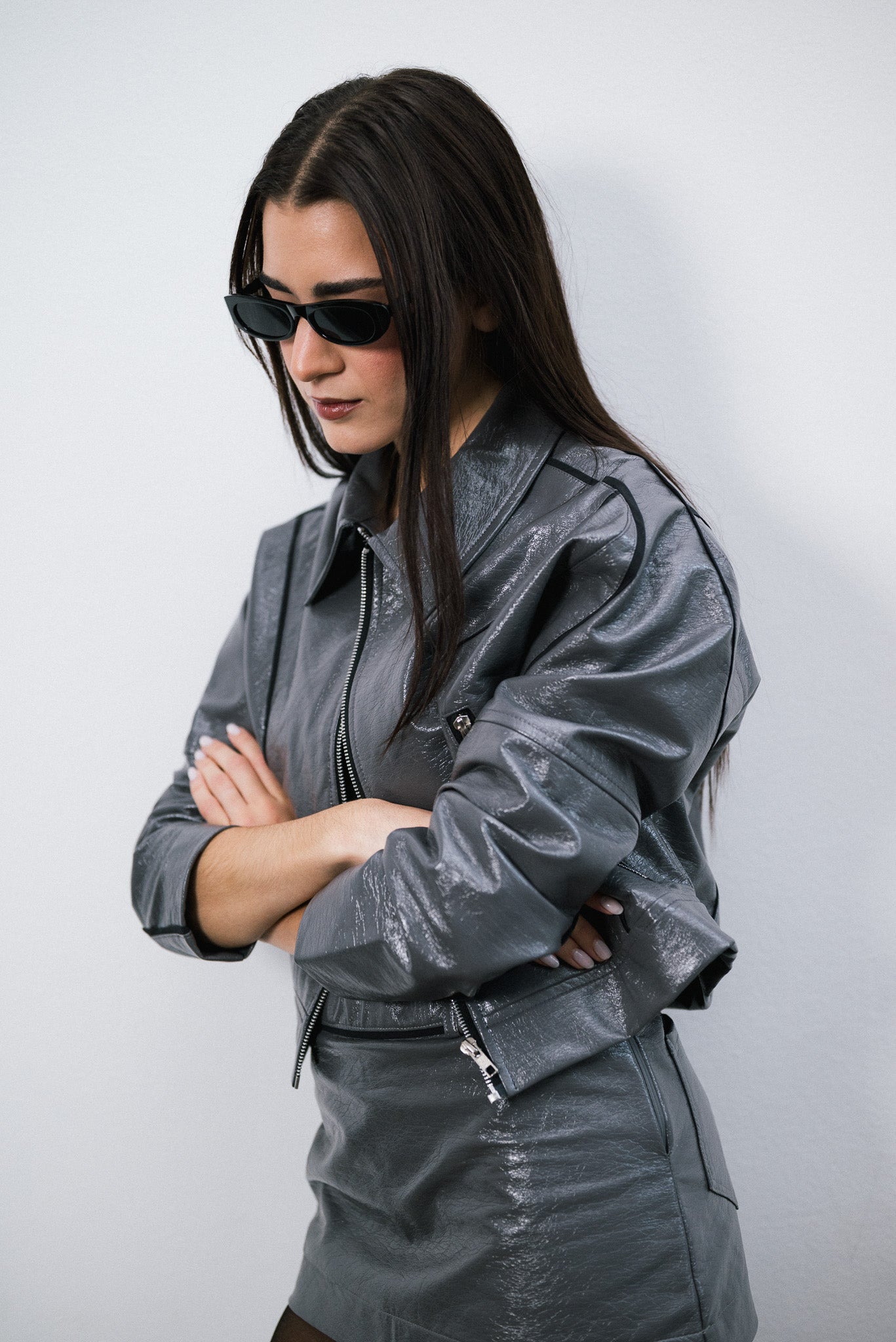 Campera Over Grafito de simil cuero