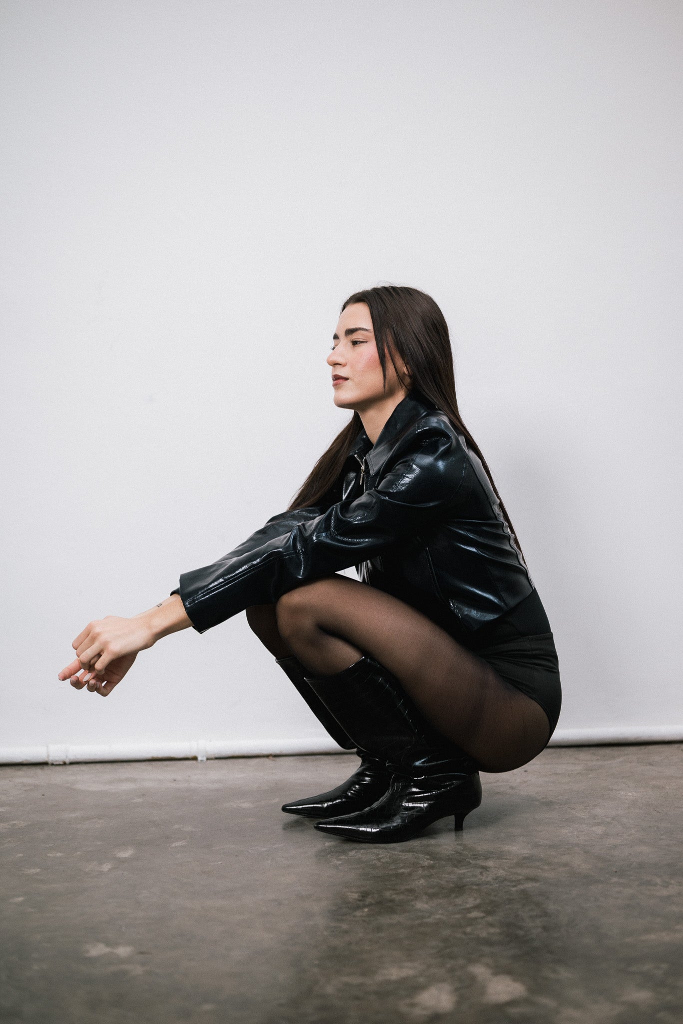 Campera Crop Black de simil cuero