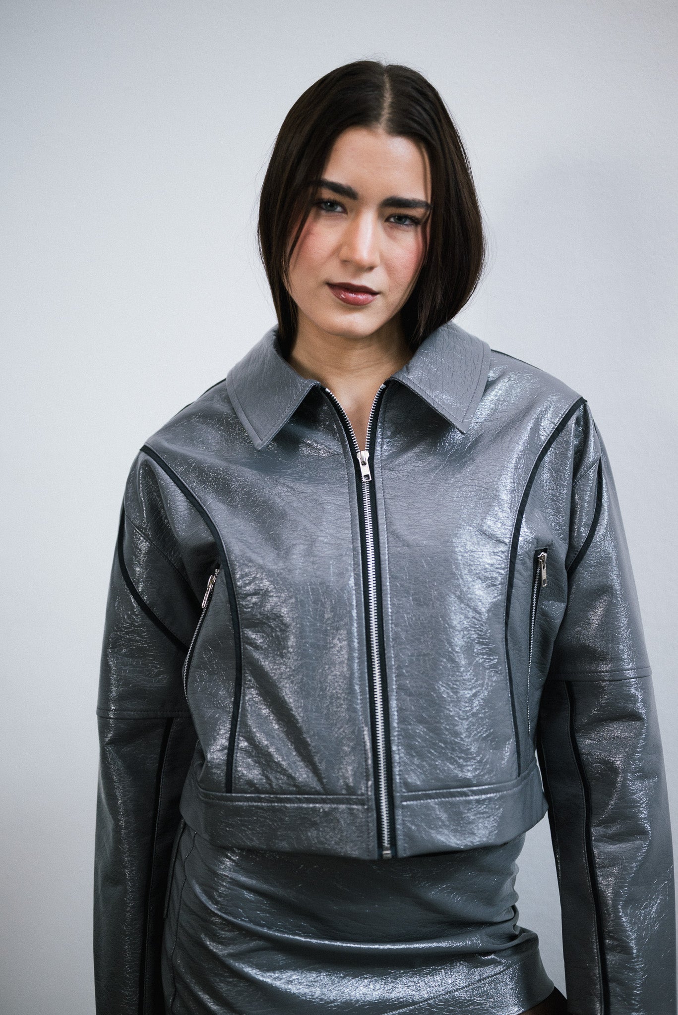 Campera Over Grafito de simil cuero