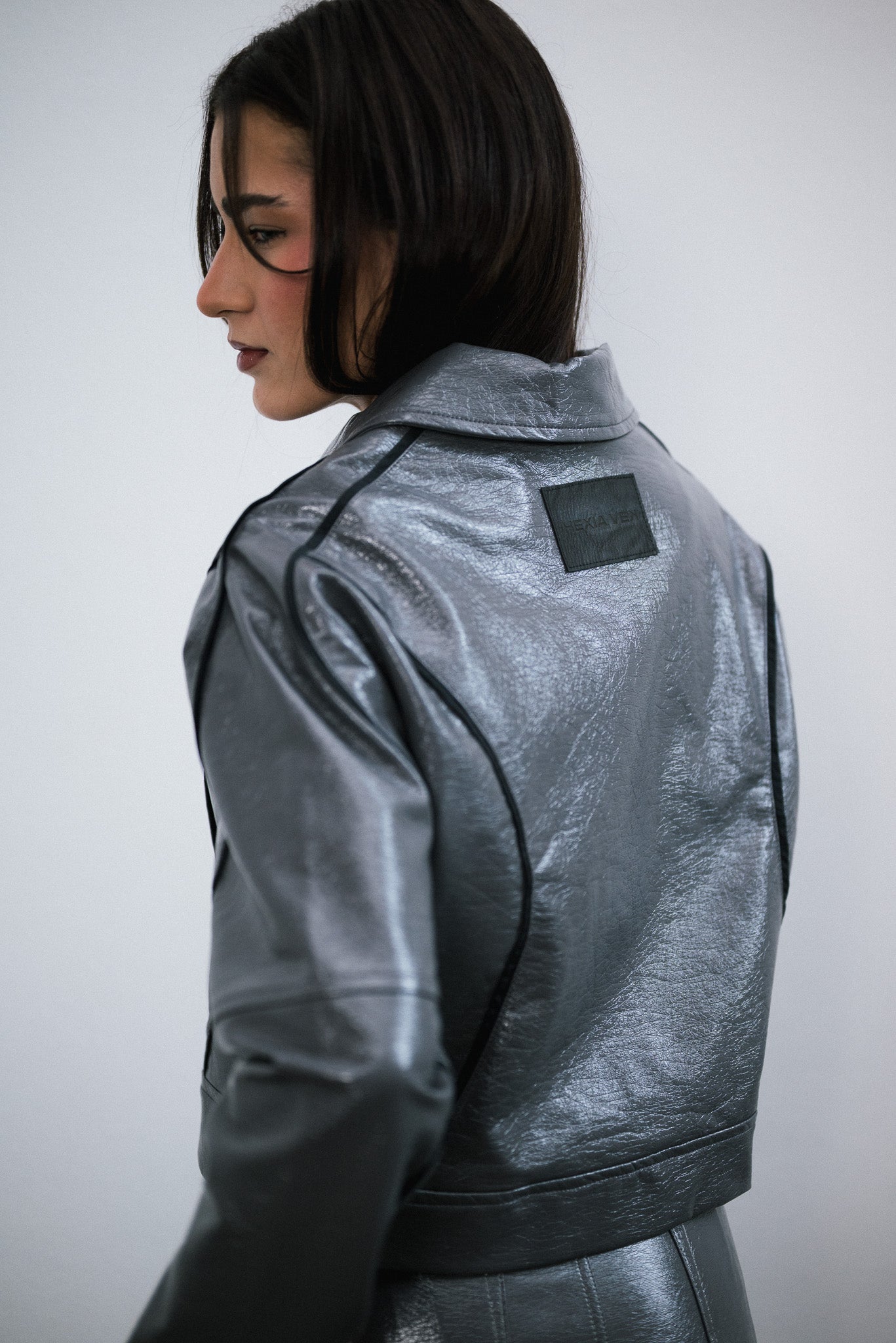 Campera Over Grafito de simil cuero