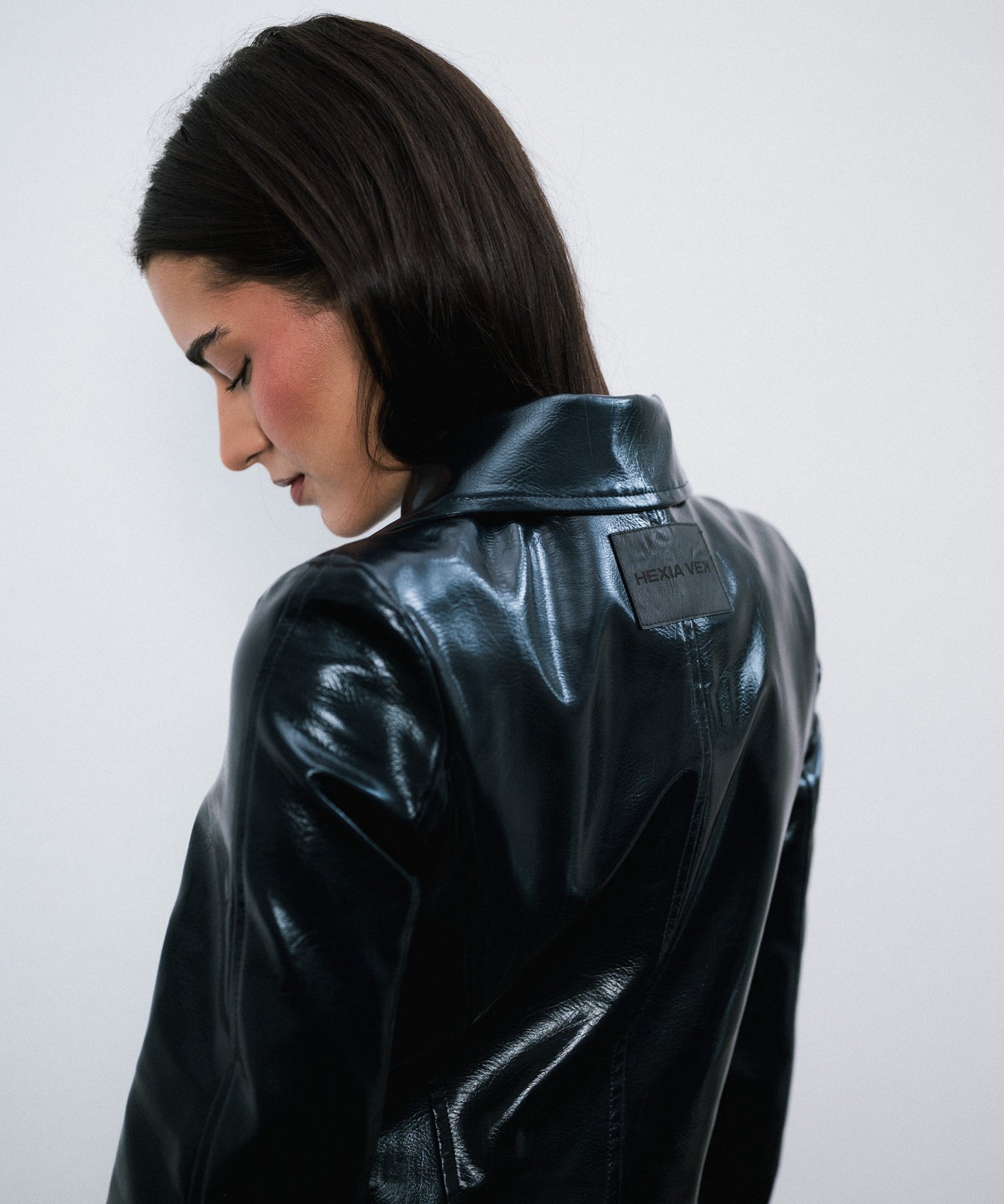 Campera Crop Black de simil cuero