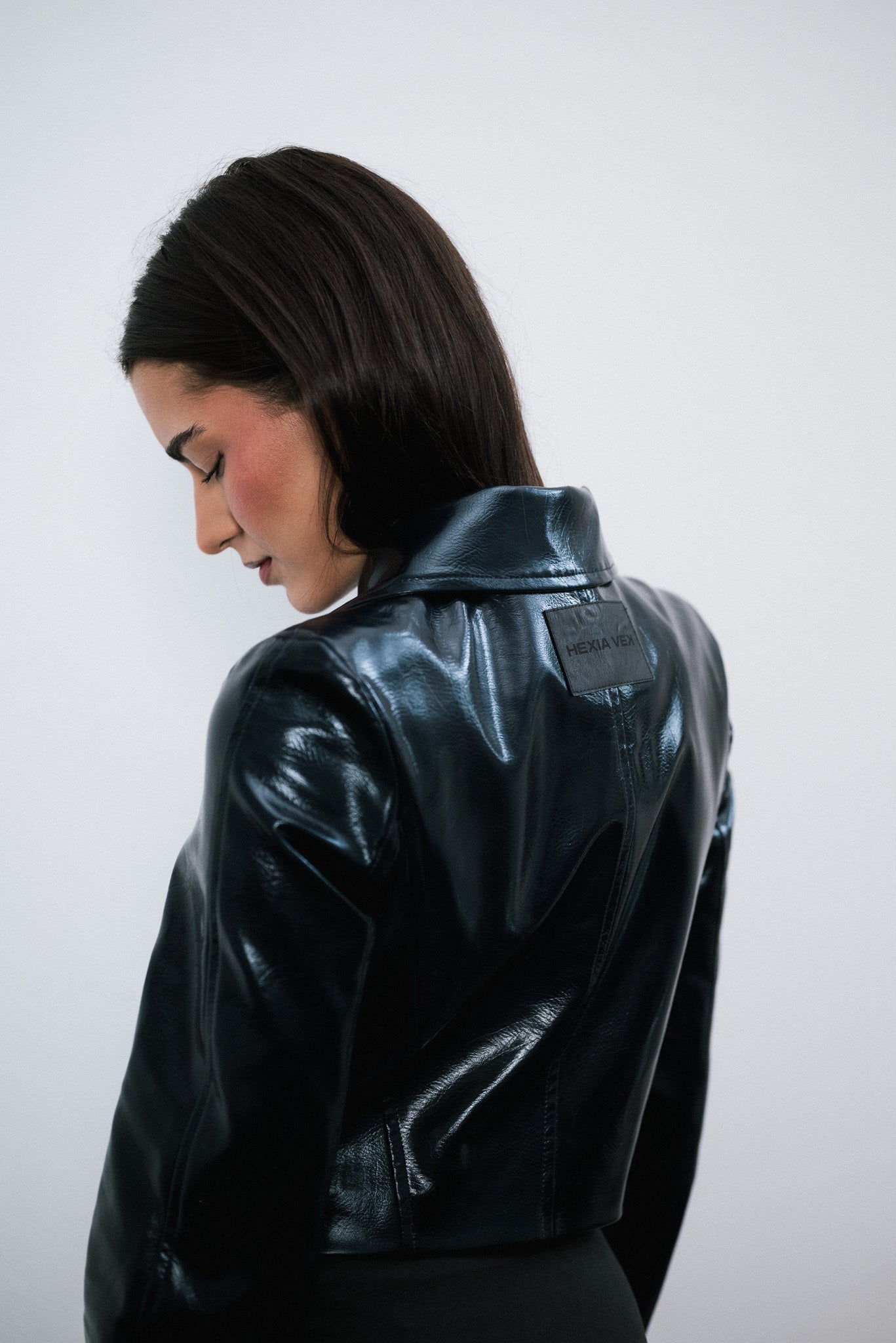 Campera Crop Black de simil cuero
