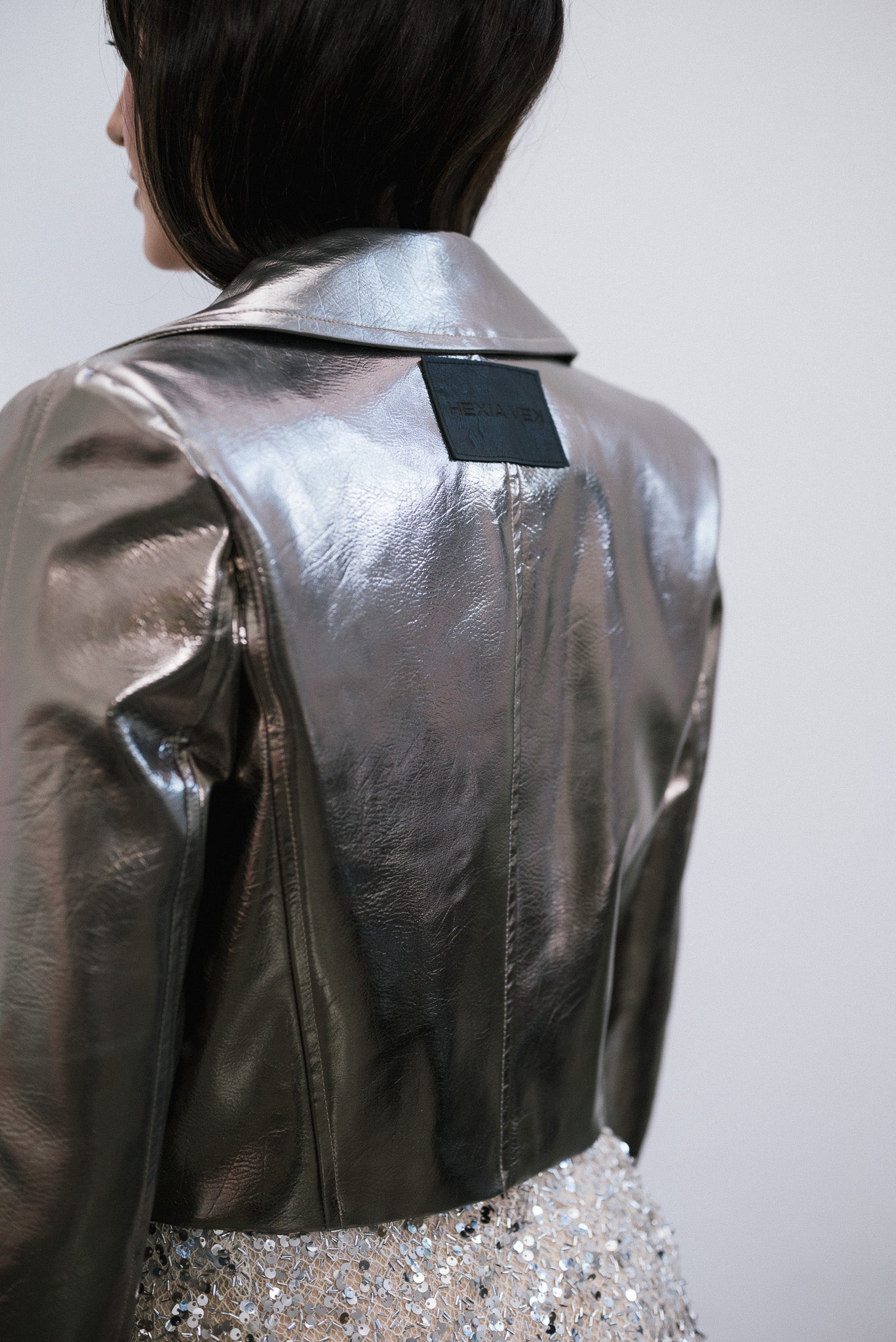 Campera Crop Metal de simil cuero