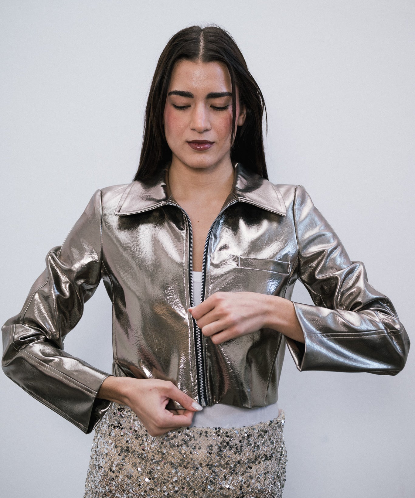 Campera Crop Metal de simil cuero
