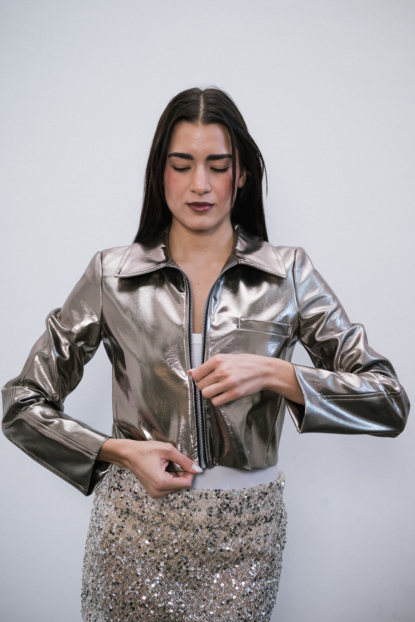 Campera Crop Metal de simil cuero
